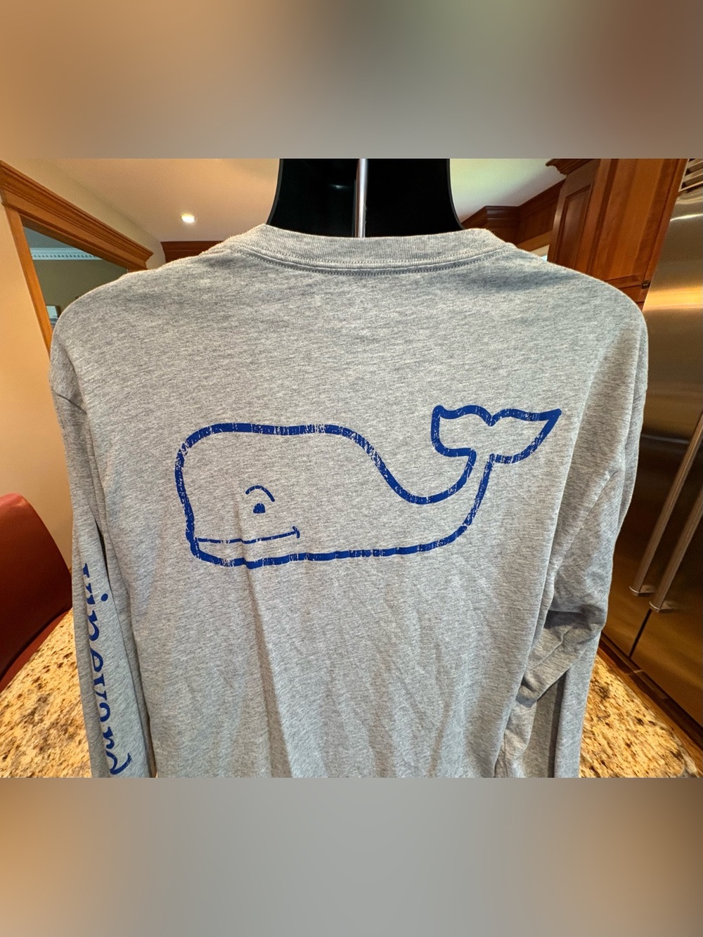 Vineyard Vines men’s long sleeve whale T-Shirt. Sharp grey w/logos front/back.XL